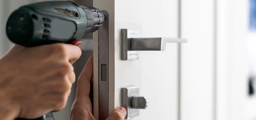 Locksmith For Lock Replacement Near Me in East Los Angeles, CA