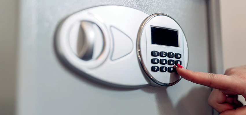 Jewelry Safe Cracking in East Los Angeles, California