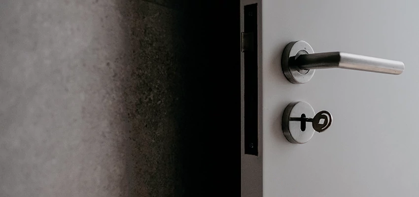 Front Door Handle Repair And Installation in East Los Angeles, CA